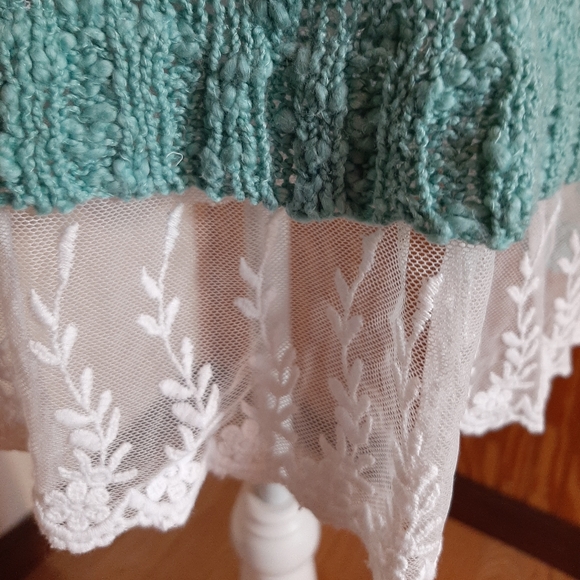 Oh MG Layered Look Knobby Sweater Lace Hem - Picture 2 of 5
